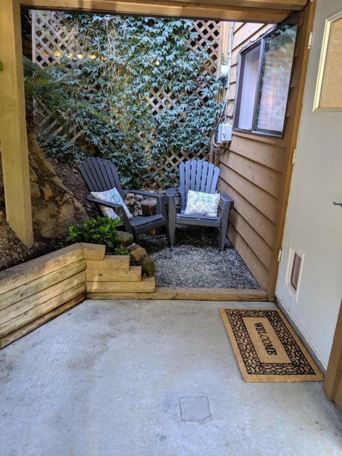 Oceanspray Hideaway Apartment North Saanich Exterior photo